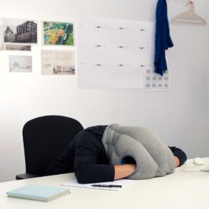 Powernapping Kissen - Kopfschlafsack Ostrich Pillow -Besonders
