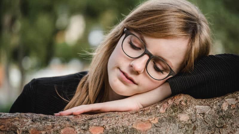 Migräne oder Kopfverletzungen können bei Erwachsenen Schlafwandeln auslösen