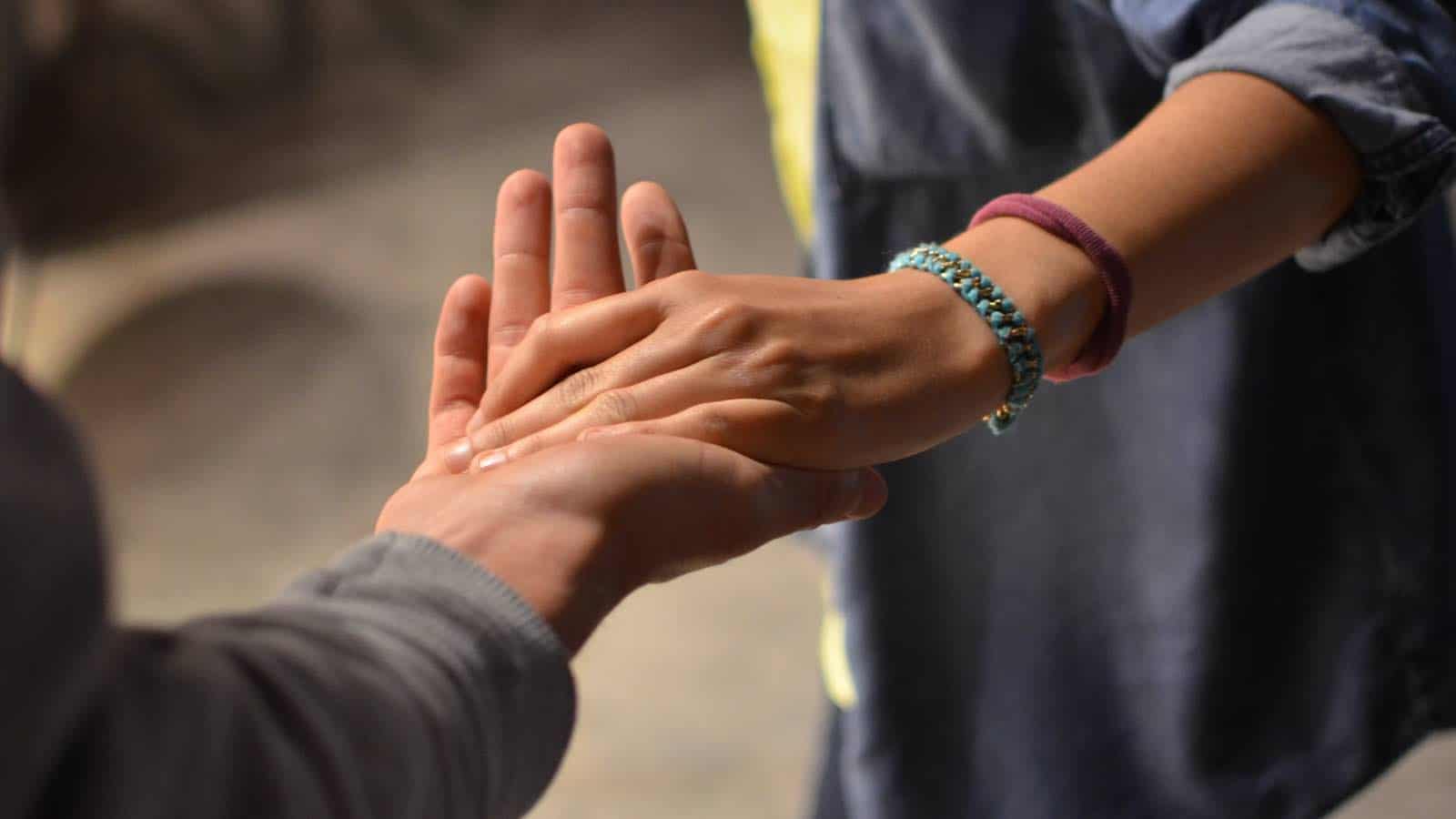 Hände schlafen nachts ein 3 Ursachen und was du dagegen tun kannst