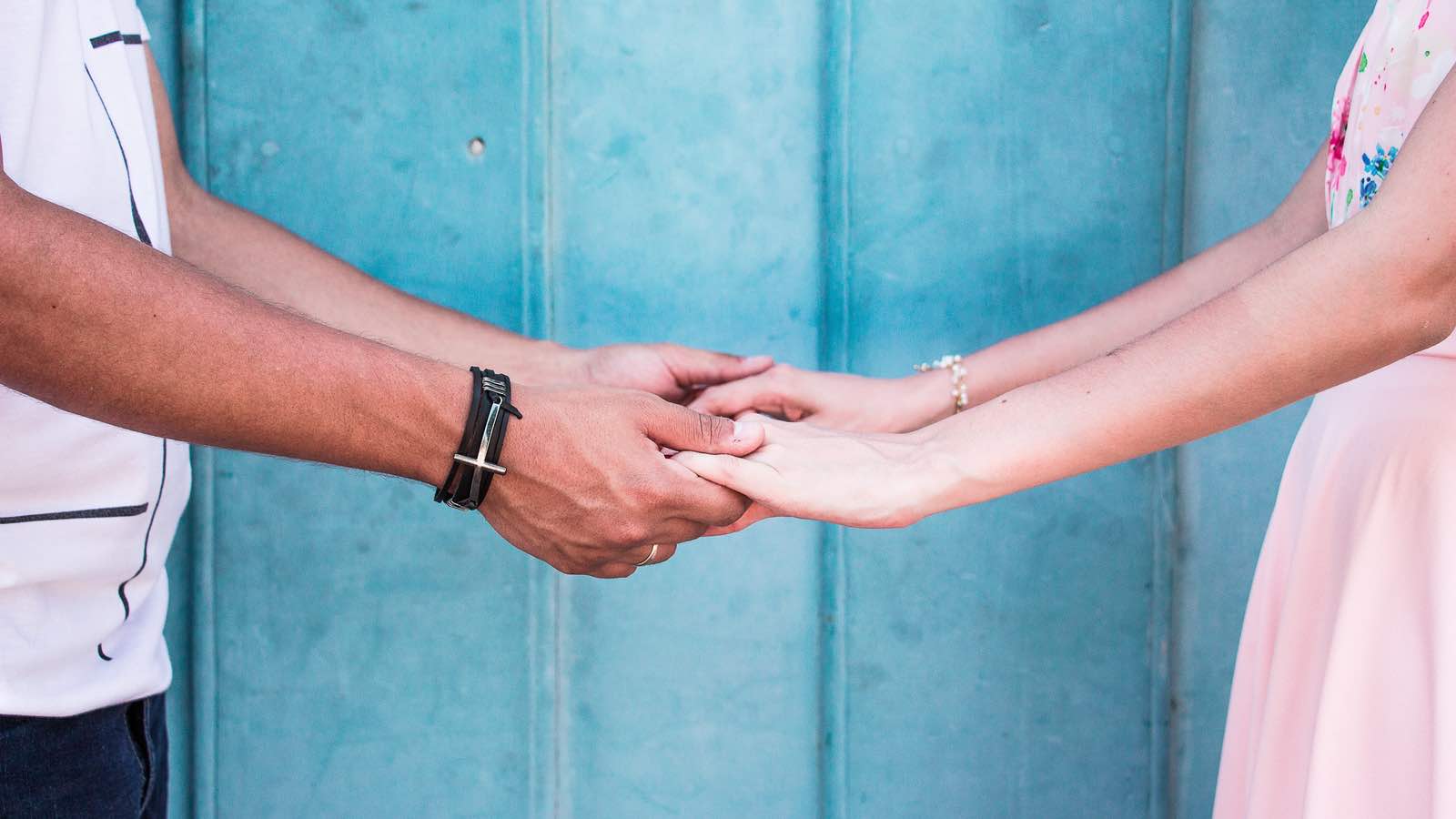 Die Bedeutung von Hände halten in der Öffentlichkeit ist groß