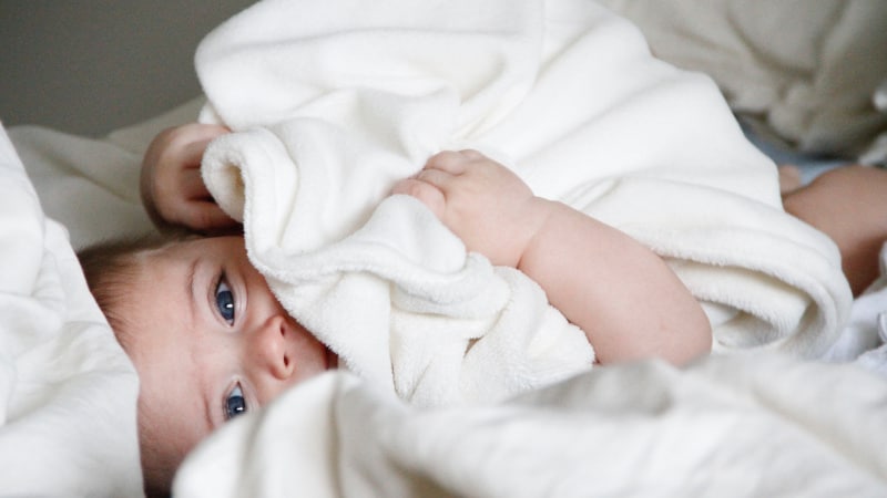 Babybett im Schlafzimmer - ja oder nein?