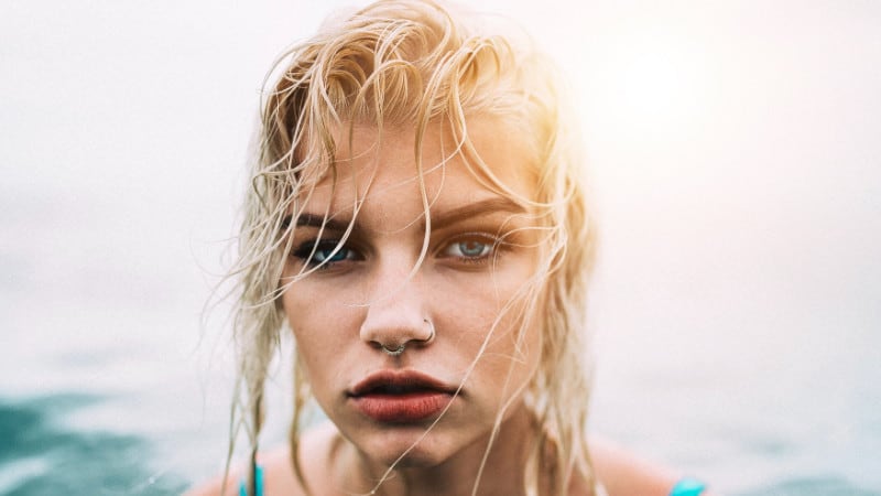 Es eignen sich auch DIY-Peelings. Immer gleichmäßig auf der Haut verteilen