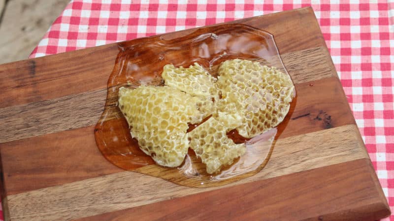 Kurkuma und Honig gegen Pickel