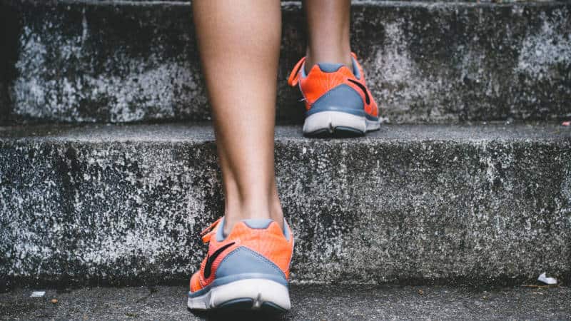 Regelmäßig trainieren gegen Pickel