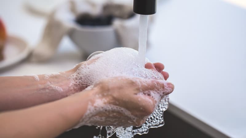 Seife die stark schäumt, sollte vermieden werden und bewirkt wahrscheinlich das Gegenteil