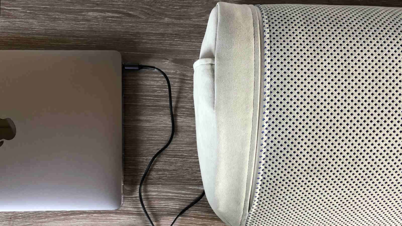 Der Verbindungsaufbau mit einem AUX-Kabel. Natürlich auch mit Bluetooth möglich. AUX-Kabel wird leider nicht mitgeliefert.