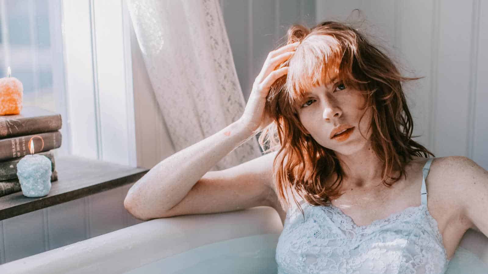 Diverse Yoga-Übungen sind beliebte Entspannungsübungen beim Einschlafen