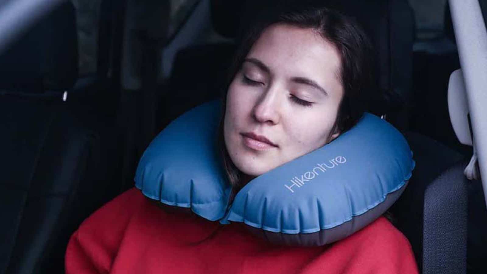 Aufblasbares Nackenkissen von Hikenture® - Reisekissen – Reise-Nackenkissen - leichtes Nackenhörnchen aus weichem, bequemem Stoff – im Flugzeug, Auto, Zug (Blau)