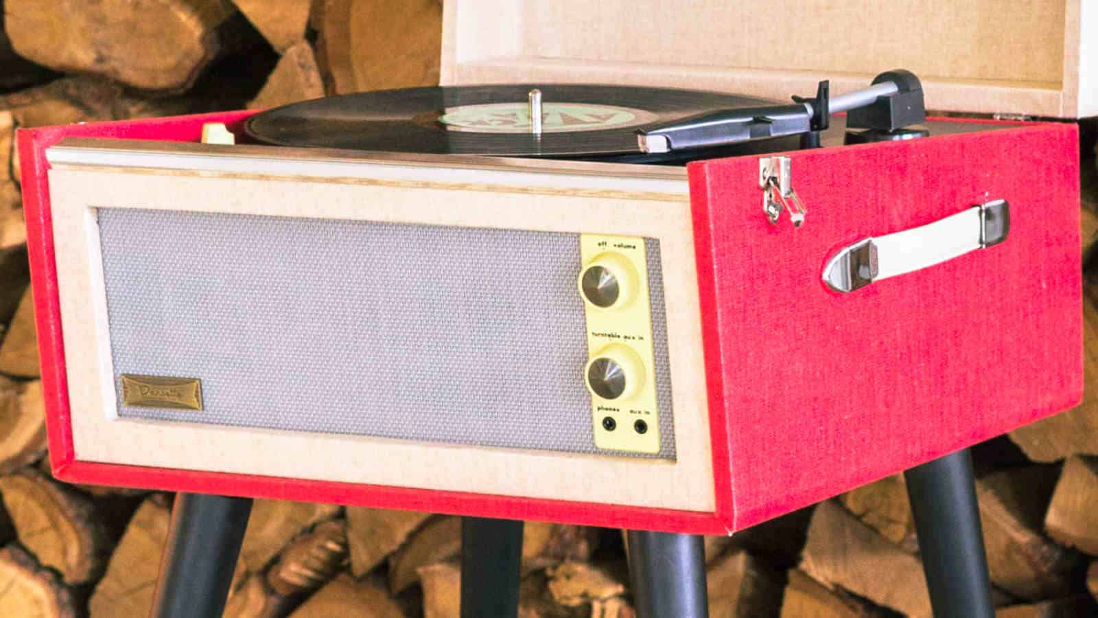 Die Vorderseite vom Plattenspieler Bermuda von Crosley