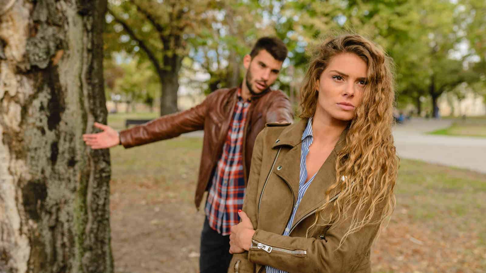 Versuche bei einem Streit nicht alles sofort auf deinen Partner zu schieben.