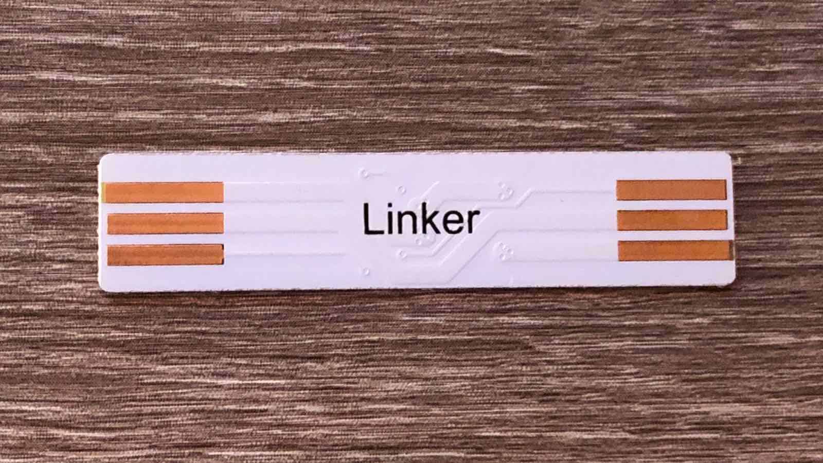 Auf dem Bild siehst du einen Linker. Dieser dient zur Verbindung zwischen den einzelnen Panels