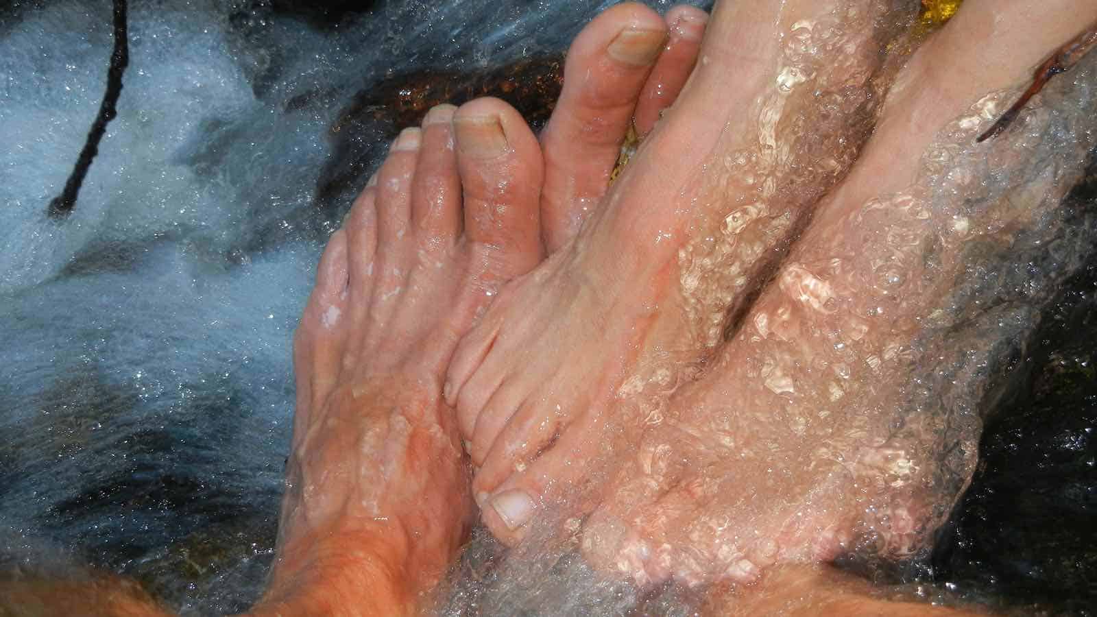 Fußnagel löst sich ab - Eine Verletzung kann die Ursache sein