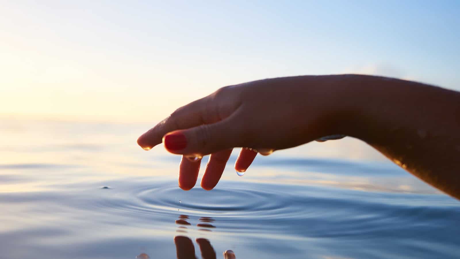 Silberwasser wird gerne in der Alternativmedizin gegen Wunden verwendet. Es besitzt auch weitere Anwendungsmöglichkeiten wie gegen Akne, etc.