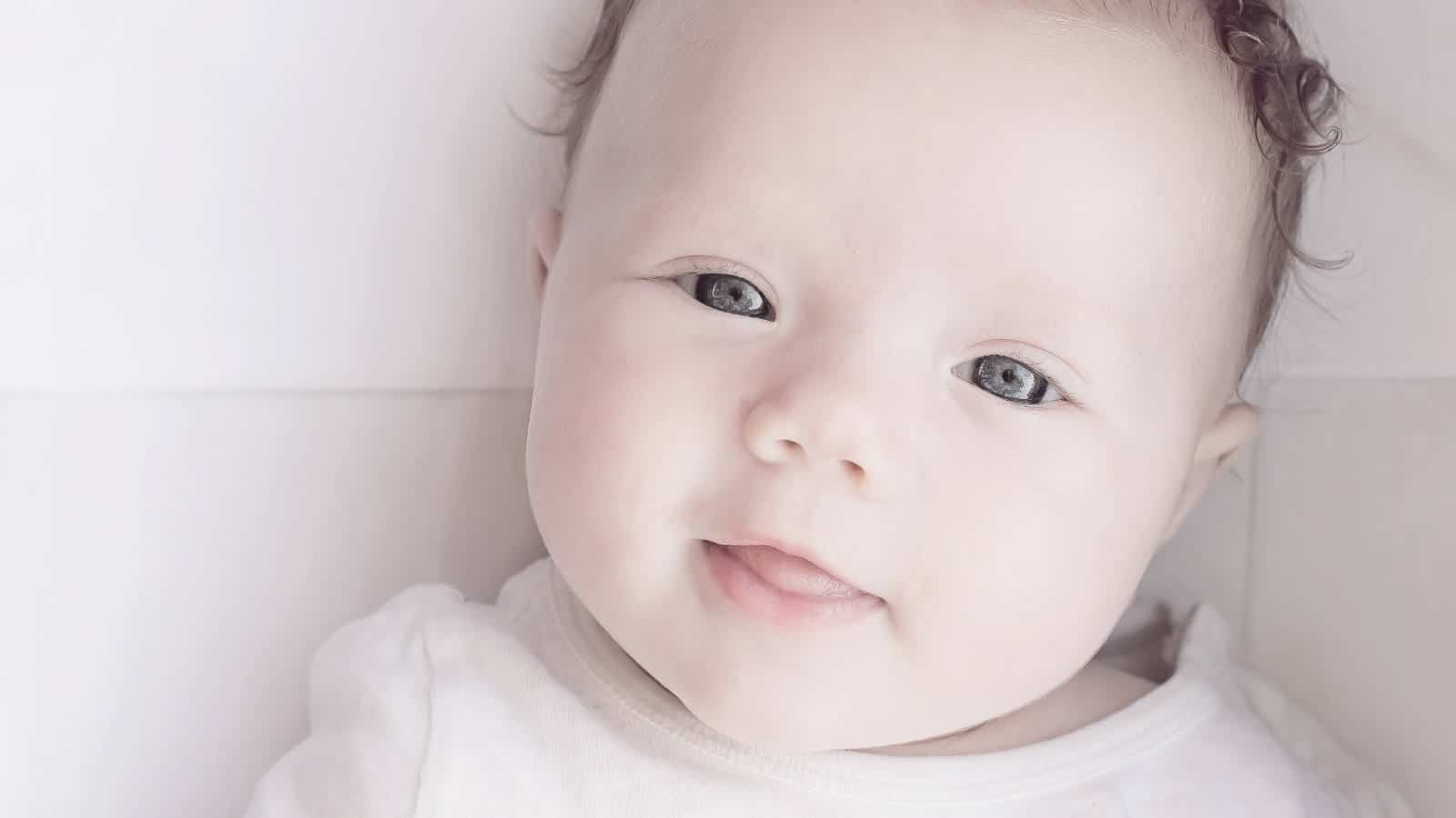 Die häufsigste Ursache, wenn ein Baby Schluckauf hat ist, dass die Zwerchfellmuskulatur nicht voll entwickelt ist