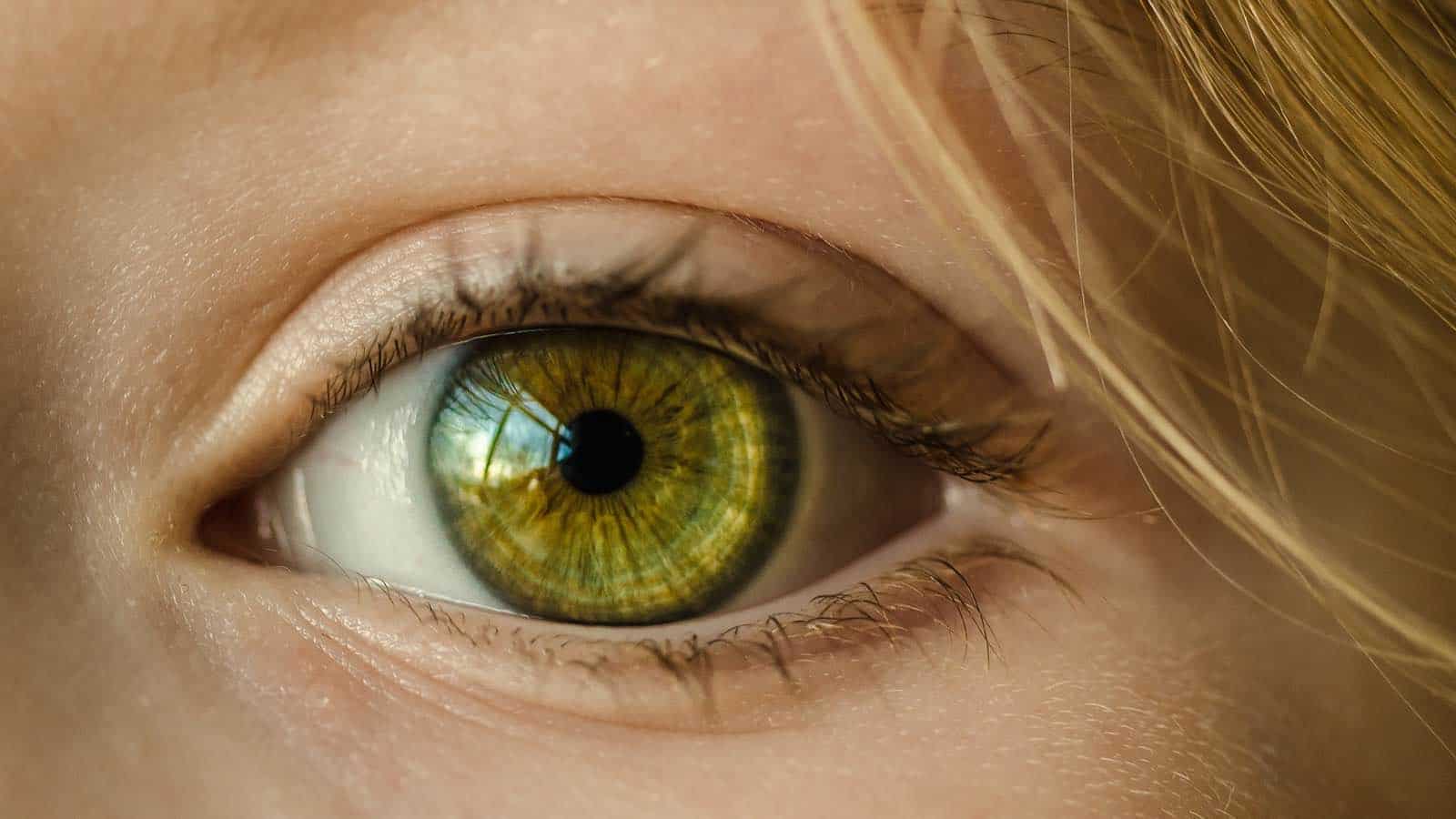 Verwende kein Make-up und trage keine Kontaktlinsen