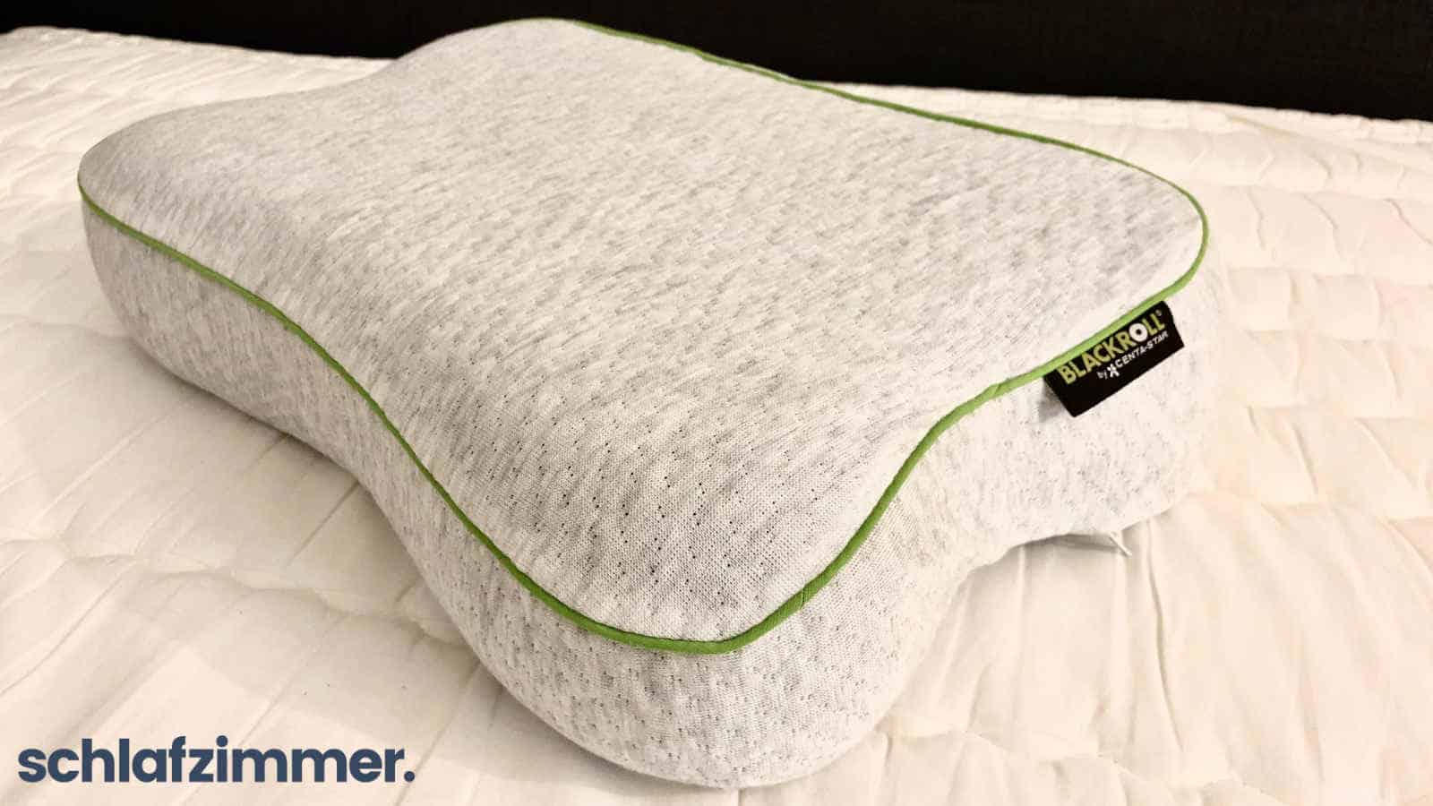 Das BLACKROLL Recovery Pillow mit dem mitgelieferten Kissenbezug.