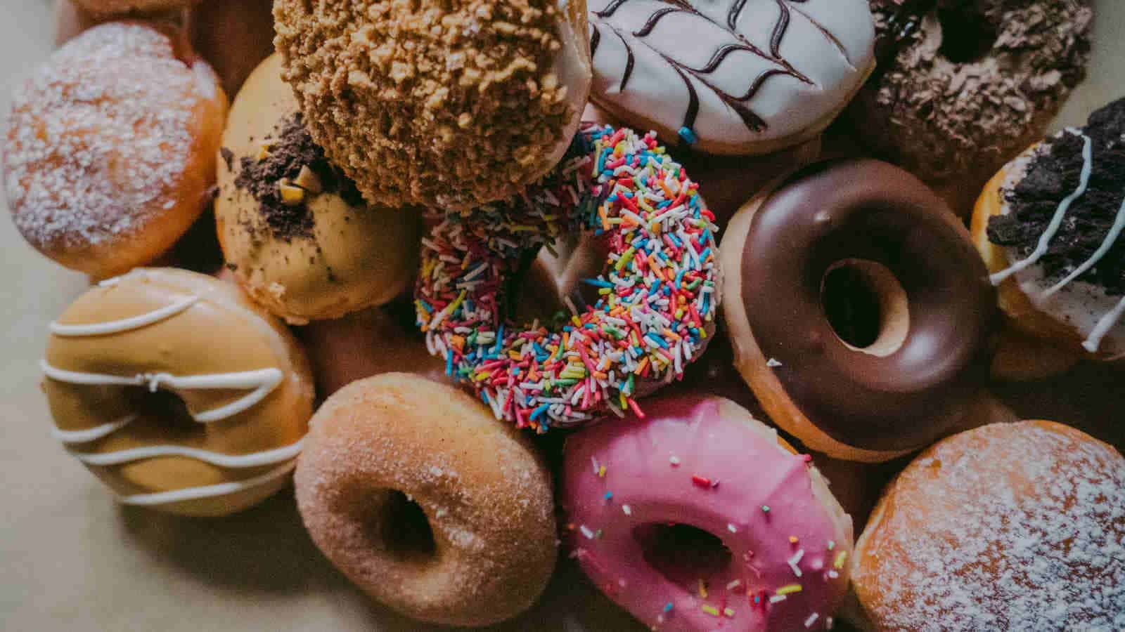 Du brauchst nicht so viel Zucker wie du denkst. In der Tat kannst du deinen Gaumen trainieren, um Dinge zu genießen, die nicht so süß sind.