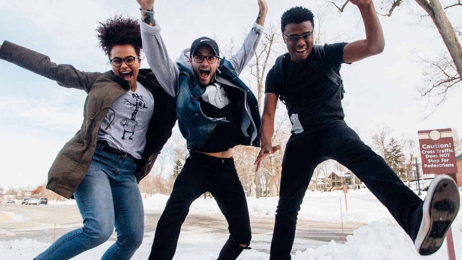 Traurige Freundschaftssprüche regen zum Nachdenken an und können Trauer verringern