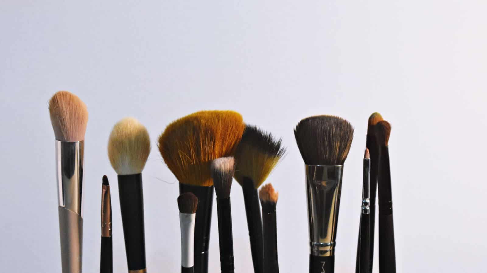 Brush-Cleanser helfen dir deine Pinsel nicht nur zu reinigen, sondern auch zu desinfizieren