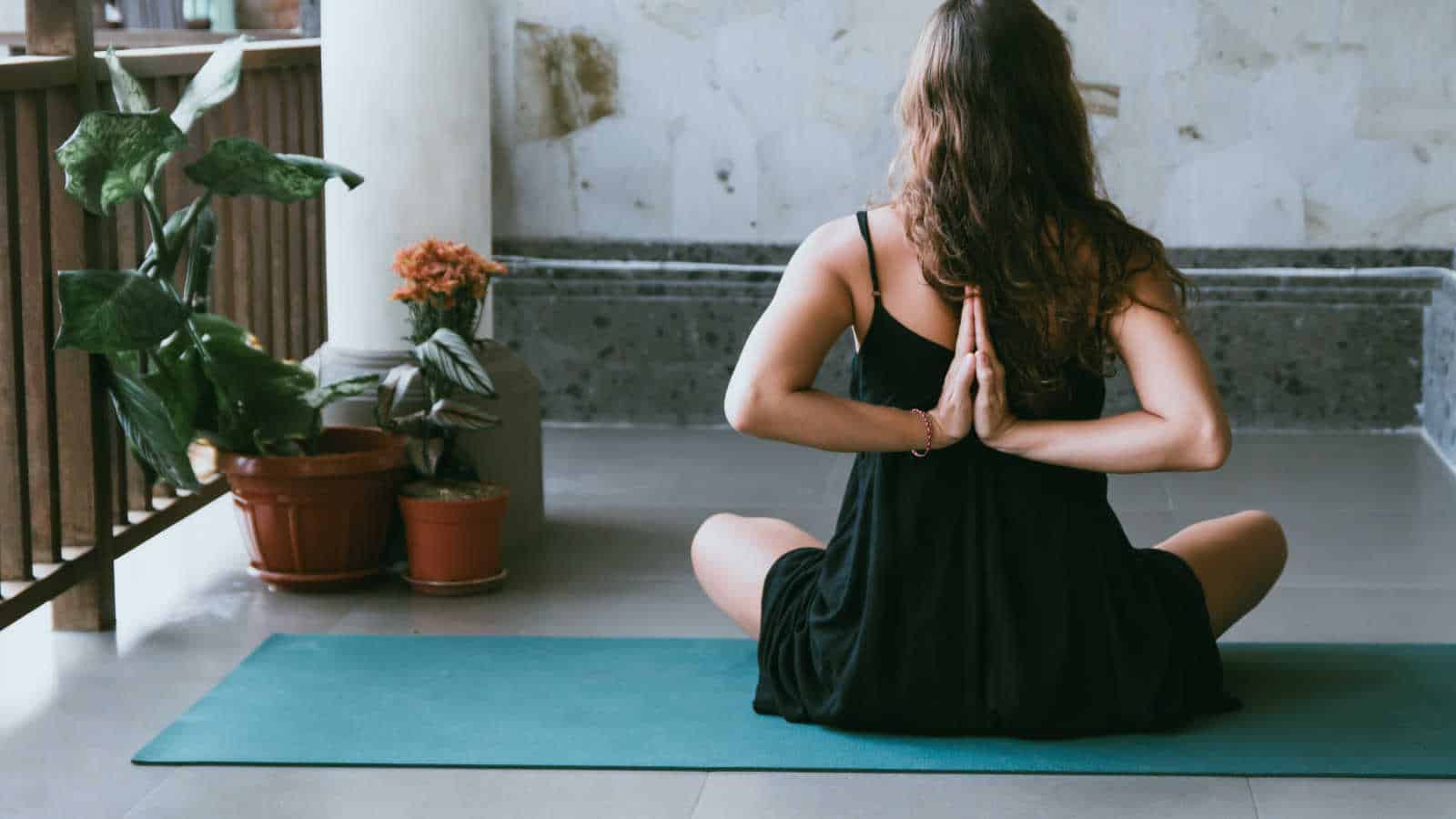 Die Dicke deiner Yogamatte ist für deine individuellen Anforderungen sehr wichtig.