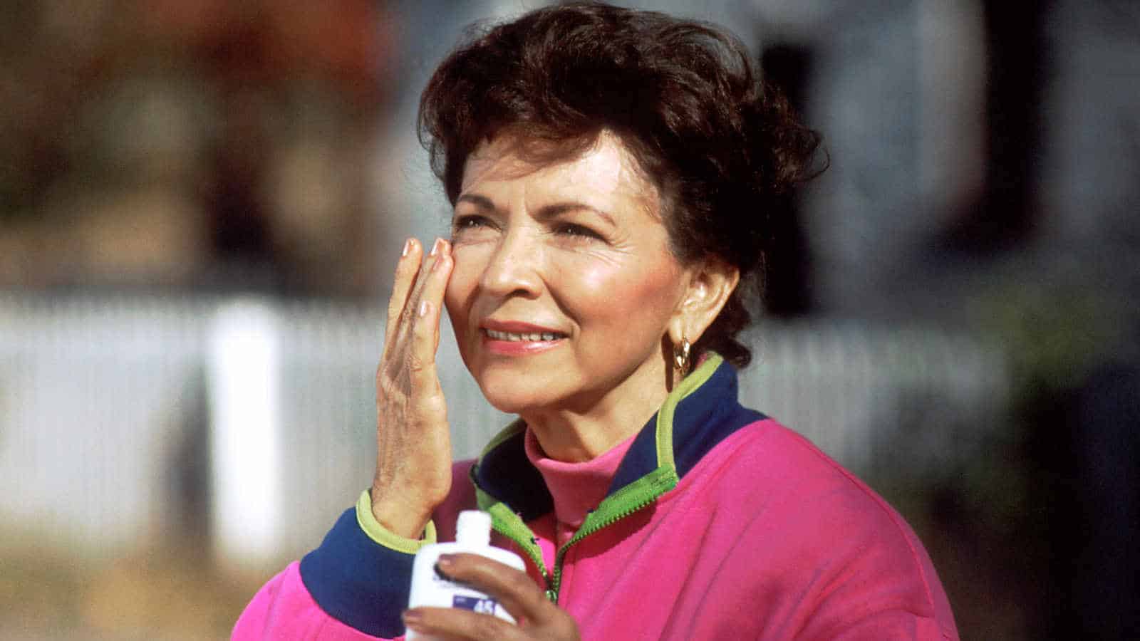 Bräunungscreme bringt dir eine schöne Bräune, unabhängig vom Wetter, auf deine Haut.