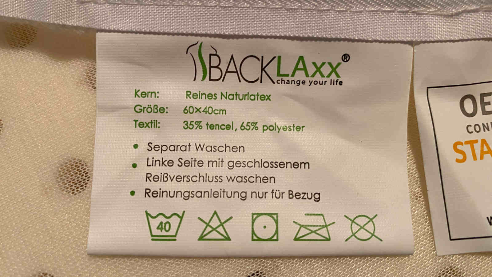 Das BACKLAxx Kissen besteht in aus 100 prozent Naturlatex (Der Kern).