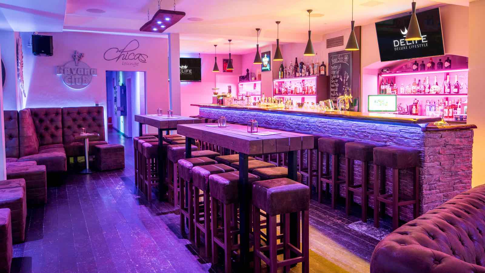 Kompletteinrichtung einer Bar von DELIFE. Wunderschön abgestimmt und hervorragende Qualität.