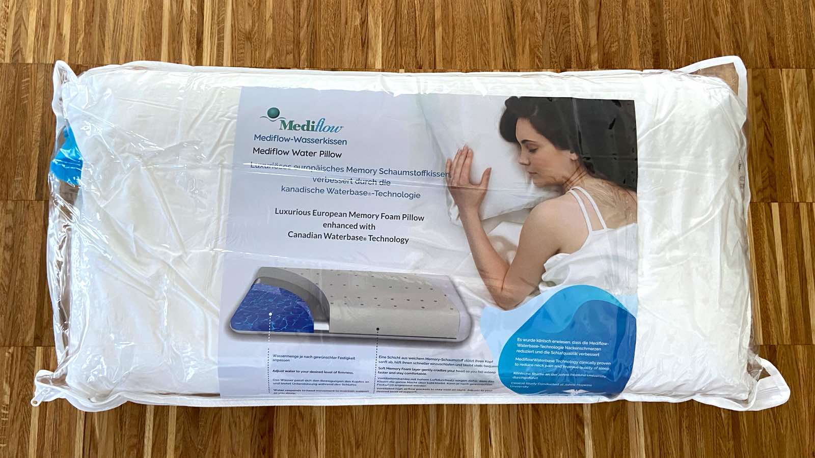 Mediflow Wasserkissen in einer Plastiktasche mit Trichter und Anleitung.