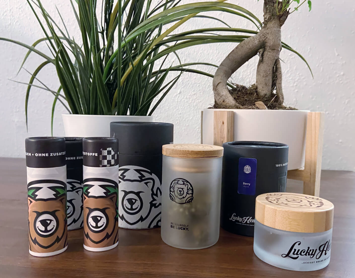 Das gesamte Paket von Lucky Hemp enthielt CBD Öle aber auch CBD Blüten mit verschiedenen Geschmäckern.