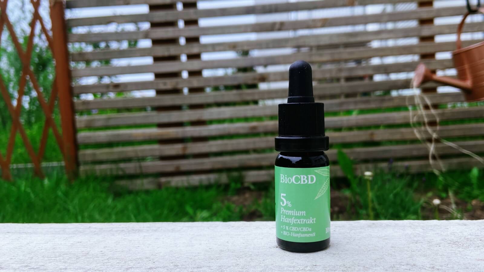 Das CBD Öl von BIOCBD besteht aus natürlichen und biologischen Zutaten