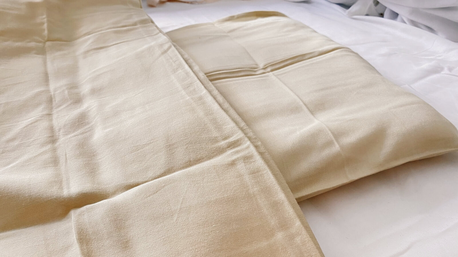 Wunderschönes Bettwäsche-Set in einer cremigen Beige Farbe