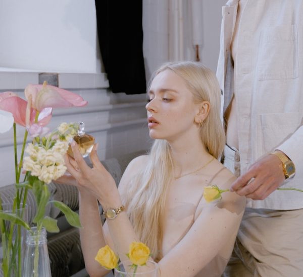 8 Fehler, die du beim Auftragen deines Parfums vermeiden kannst